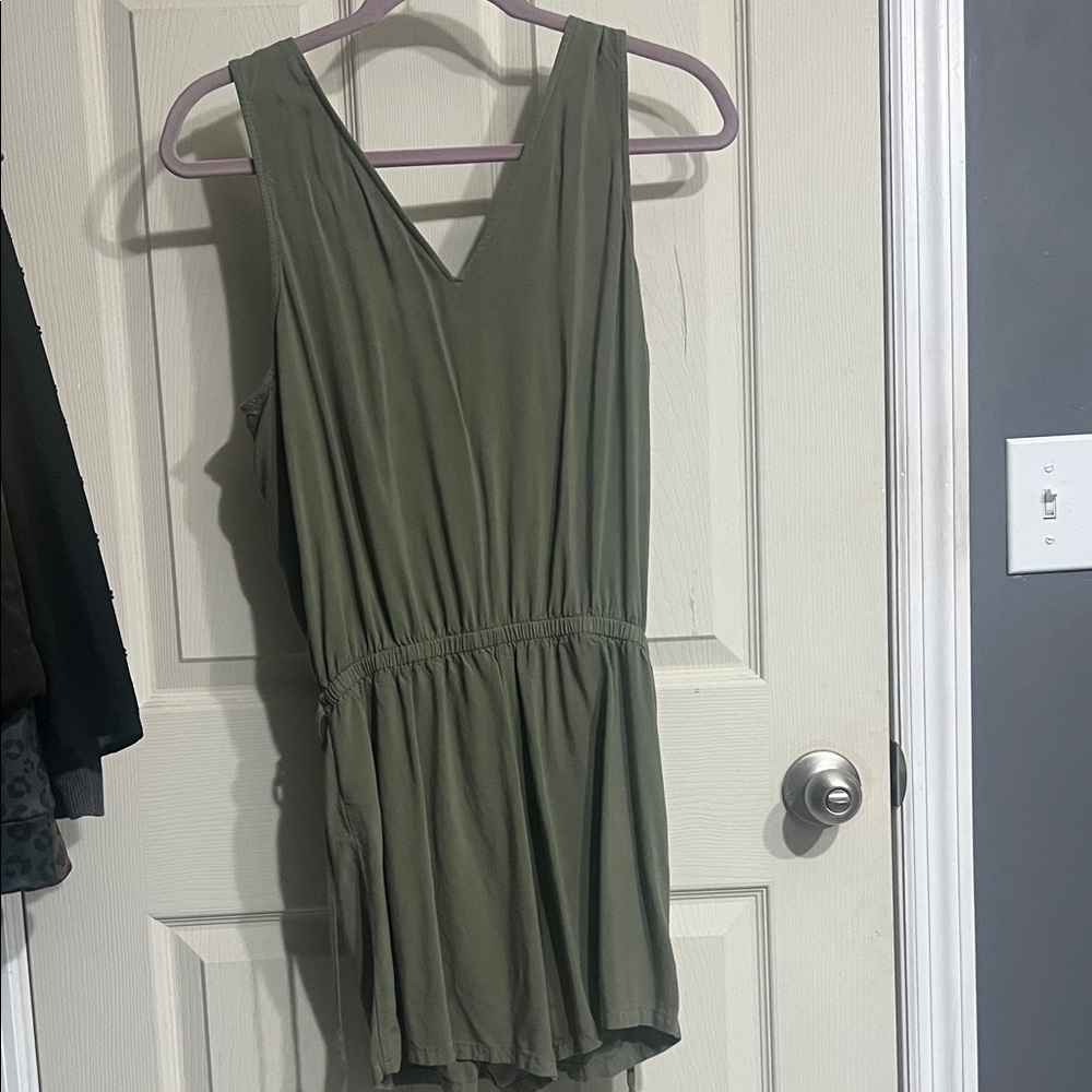 GUESS Khaki Green Zippered Romper - Picture 4 of 5